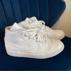 Nike 2019 Wmns Air Jordan 1 Mid Patent 'Triple White' Size 10